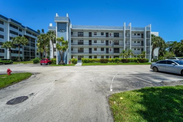4760 Lucerne Lakes Blvd W #403, Lake Worth, Florida 33467, image 2