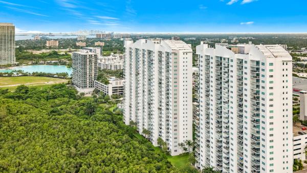 One Fifty One At Biscayne, 14951 Royal Oaks Ln #505, North Miami, Florida 33181, image 2