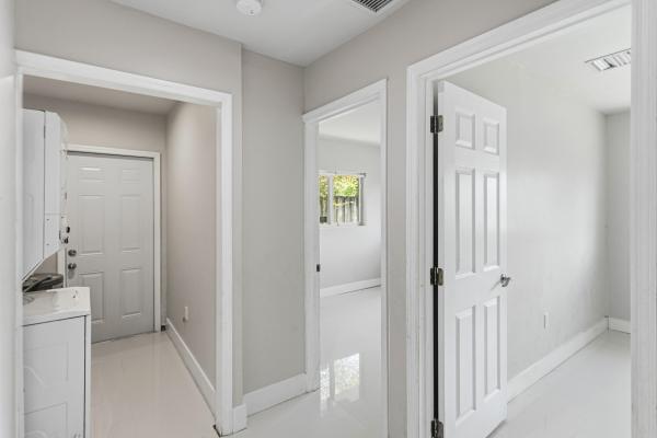 South Middle River, 1519 NW 8th Ave, Fort Lauderdale, Florida 33311, image 2