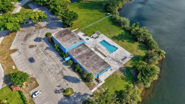 Crystal Lake Golf Villas, 4821 NW 13th Ave, Deerfield Beach, Florida 33064, image 1