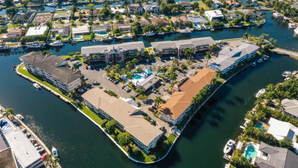 450 Paradise Isle Blvd, Hallandale Beach, Florida 33009, image 2