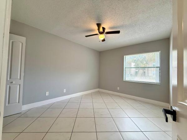 Royal Grenadier, 9633 Riverside Dr #2E, Coral Springs, Florida 33071, image 2