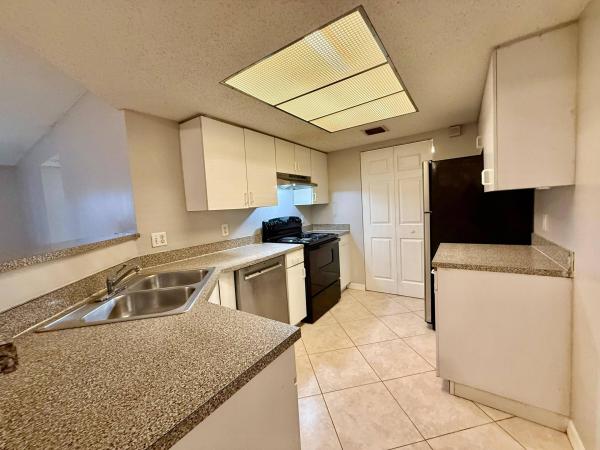 5065 Wiles Rd #105, Coconut Creek, Florida 33073, image 3