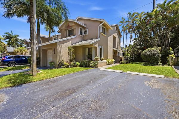 Discovery Pointe, 2118 Discovery Cir W, Deerfield Beach, Florida 33442, image 2