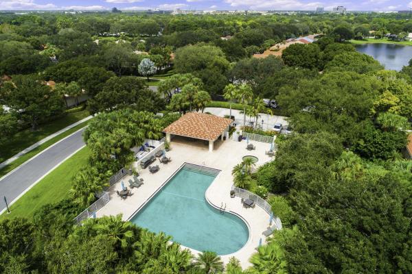 Oaks East, 191 E Tall Oaks Cir, Palm Beach Gardens, Florida 33410, image 2