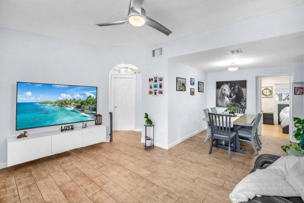 Cresthaven, 404 S 62nd Ter, Hollywood, Florida 33023, image 2