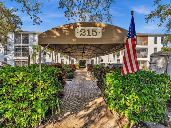 Victoria Palms, 215 NE 16th Ave #203, Fort Lauderdale, Florida 33301, image 3