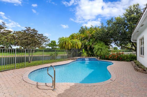 Emerald Pointe, 12800 Yardley Dr, Boca Raton, Florida 33428, image 2