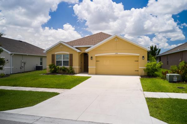 Crosstown Commons, 10953 SW Tessili Way, Port St. Lucie, Florida 34987, image 1