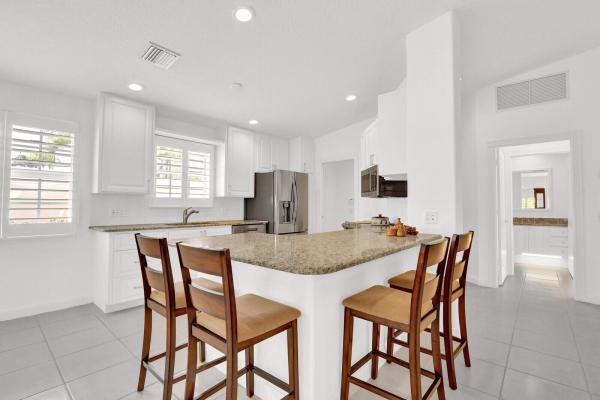 Magnolia Bay, 5181 Magnolia Bay Cir, Palm Beach Gardens, Florida 33418, image 3