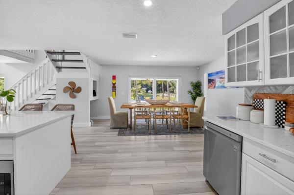 6701 Hillside Ln, Lake Worth, Florida 33462, image 2