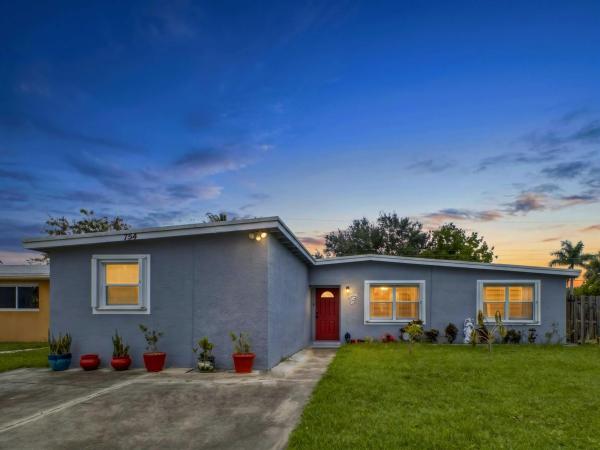 Palm Beach Colony, 754 Hibiscus Dr, Royal Palm Beach, Florida 33411, image 2