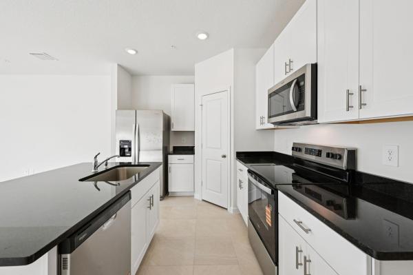 655 Salisbury Cir, Fort Pierce, Florida 34982, image 1