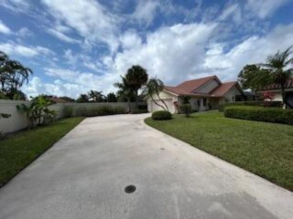 Saratoga Pointe, 2900 Cuyahoga Ln, West Palm Beach, Florida 33409, image 2