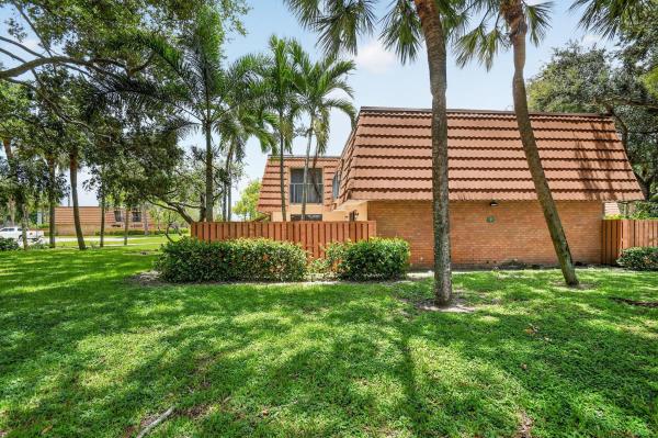 Village Of Sandalwood Lakes North, 135 Heritage Way, West Palm Beach, Florida 33407, image 1