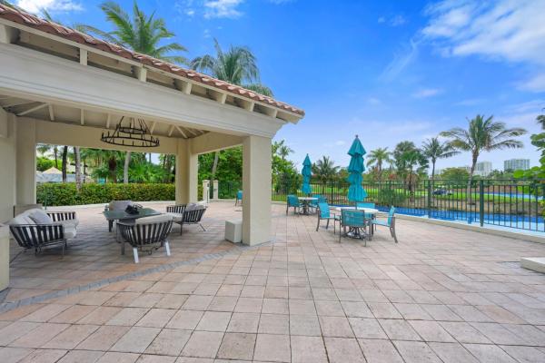 Turnberry On The Green, 19501 W Country Club Dr #1412, Aventura, Florida 33180, image 2