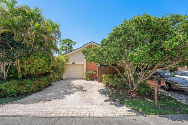 Sierra Del Mar, 7627 Sierra Dr W, Boca Raton, Florida 33433, image 2