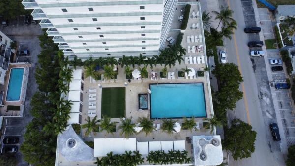 Leisure House, 3000 Riomar St #210, Fort Lauderdale, Florida 33304, image 2