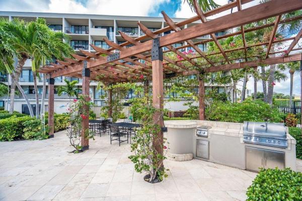 Lakeshore Club, 1830 Embassy Dr #411, West Palm Beach, Florida 33401, image 2