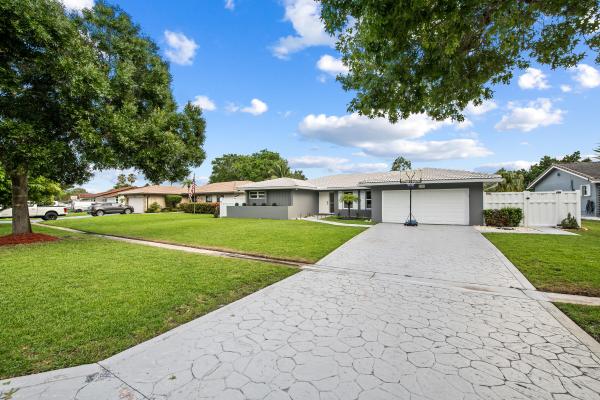 8552 Shadow Wood Blvd, Coral Springs, Florida 33071, image 3