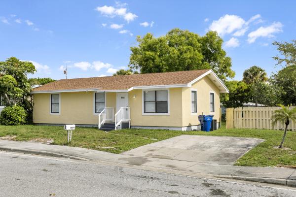 Timber Pine, 1641 W 27th St #D, Riviera Beach, Florida 33404, image 3