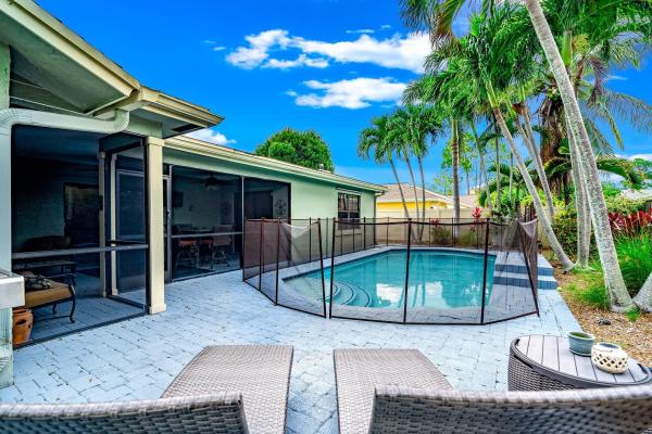 Sugar Pond Manor, 574 Juniper Pl, Wellington, Florida 33414, image 2