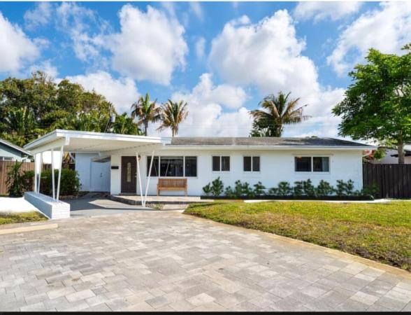 Tropical Manors, 501 NE 28th St, Wilton Manors, Florida 33334, image 2