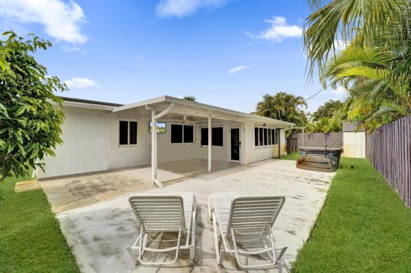 Tropical Manors, 501 NE 28th St, Wilton Manors, Florida 33334, image 3