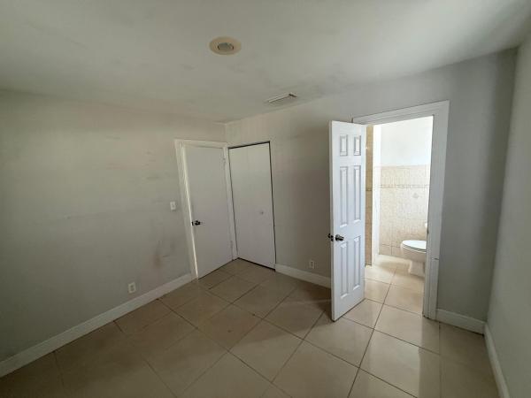 Twin Lakes South, 4161 NW 11th Ave, Oakland Park, Florida 33309, image 1