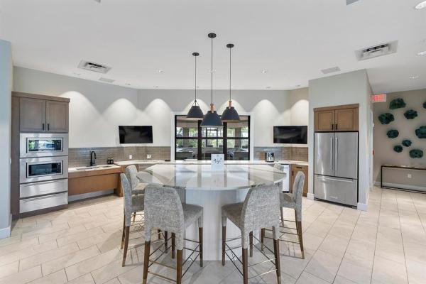 Oak Tree, 2387 Rollingwood Ct, Oakland Park, Florida 33309, image 2