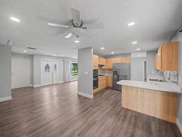 Chapel Court, 126 Chapel Ln, Tequesta, Florida 33469, image 2