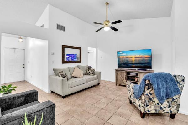 Shadow Wood Villas, 425 Shadow Wood Ln, Coral Springs, Florida 33071, image 3