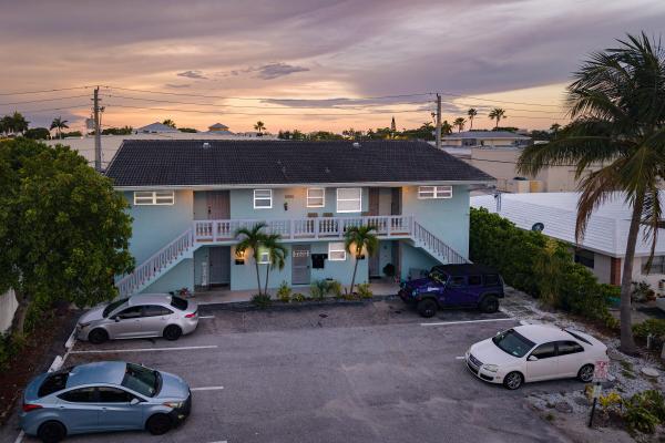 Deerfield Colony Court, 1001 SE 3rd St, Deerfield Beach, Florida 33441, image 2