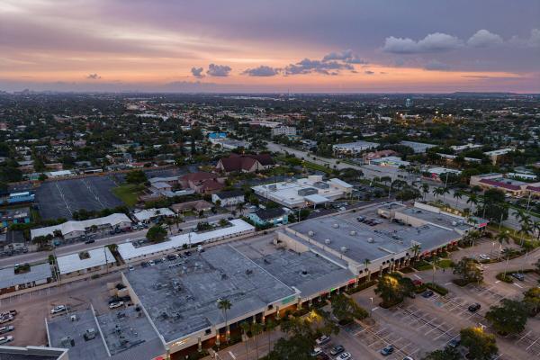 Deerfield Colony Court, 1001 SE 3rd St, Deerfield Beach, Florida 33441, image 1