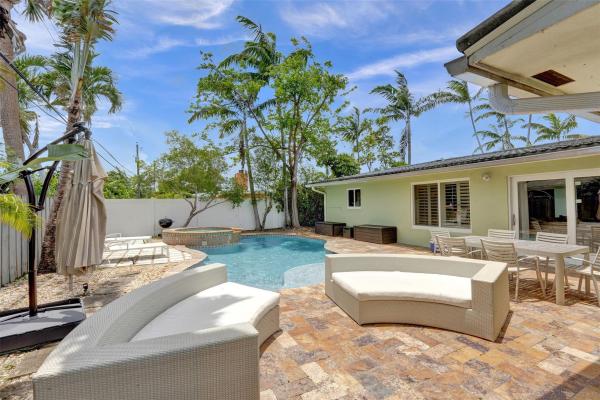 Jenada Villas, 720 NW 29th Ct, Wilton Manors, Florida 33311, image 2
