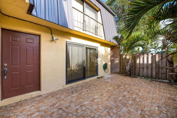 2471 Waterside Dr, Lake Worth, Florida 33461, image 2