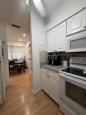 Lee, 1300 N 17th Ave #206, Hollywood, Florida 33020, image 2