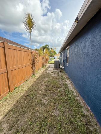 Timber Pine, 2630 W 28th St, Riviera Beach, Florida 33404, image 2