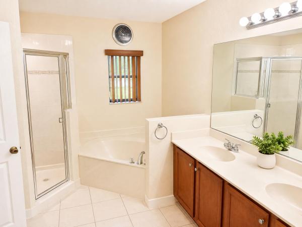 4206 Emerald Vis, Lake Worth, Florida 33461, image 2