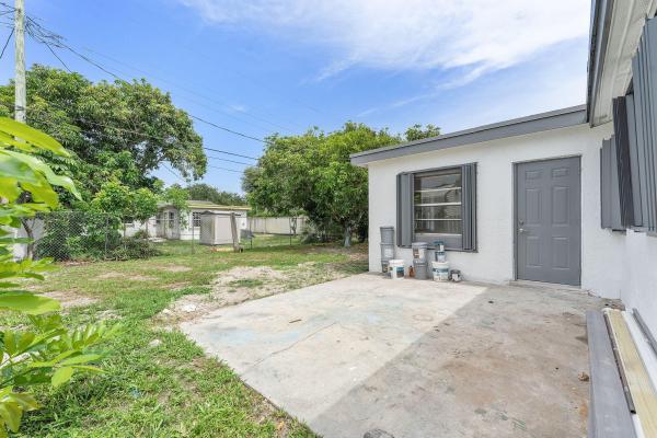 College Park, 488 NW 2nd Ter, Deerfield Beach, Florida 33441, image 2