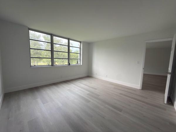 Palm-Aire Country Club 10, 625 Oaks Dr #305, Pompano Beach, Florida 33069, image 2