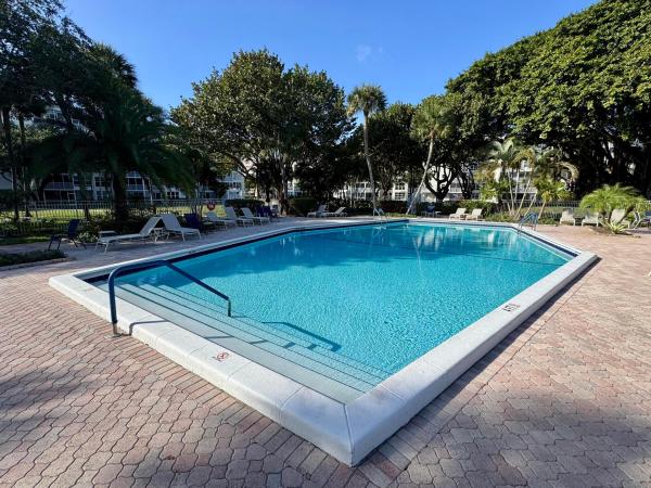 Palm-Aire Country Club 2, 2650 S Course Dr #407, Pompano Beach, Florida 33069, image 2