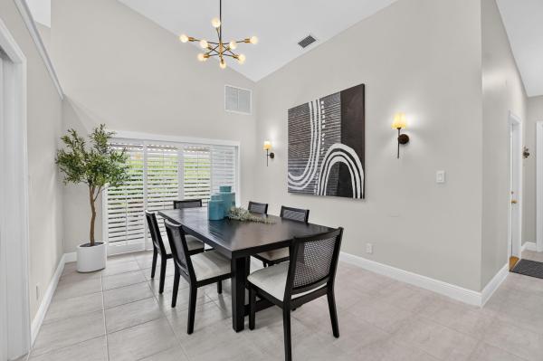 Colonnade At Glen Oaks, 4480 NW 28th Ave, Boca Raton, Florida 33434, image 2