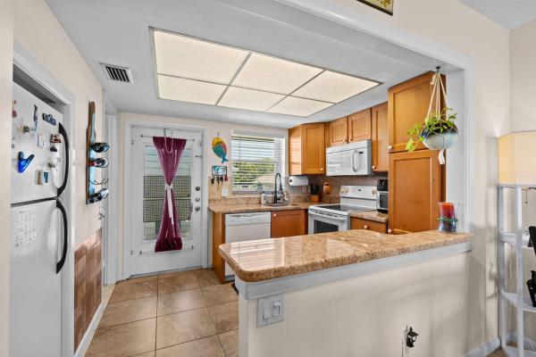 Four Sea Suns, 312 NE 17th Ave AVENUE #203, Boynton Beach, Florida 33435, image 3