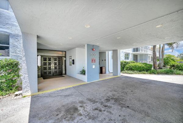 Breakwaters Of The Palm Beaches, 500 Executive Center Dr #3I, West Palm Beach, Florida 33401, image 1