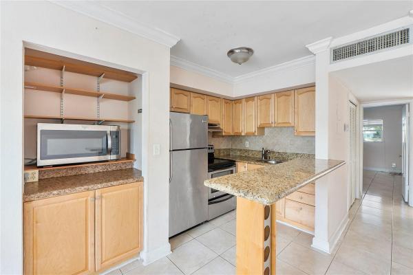 Azul At Kimberly Lake, 4050 NE 12th Ter #39-2, Oakland Park, Florida 33334, image 3