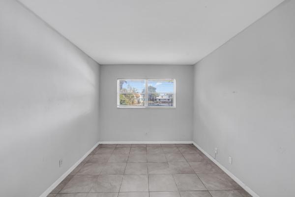 Azul At Kimberly Lake, 4050 NE 12th Ter #38-2, Oakland Park, Florida 33334, image 2