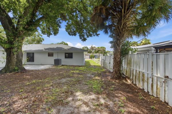 Country Club Estates, 1124 Club Dr, Fort Pierce, Florida 34982, image 2