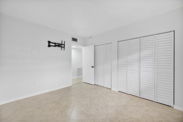 740 NE 199th St #205G, Unincorporated Dade County, Florida 33179, image 3
