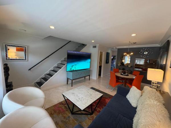 Manor Grove Village, 113 NE 20th Ct #4G, Wilton Manors, Florida 33305, image 2